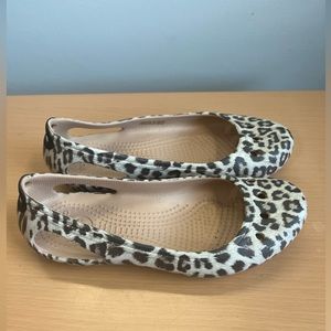 Women's Crocs Leopard Print Flats Size Brown Size 5